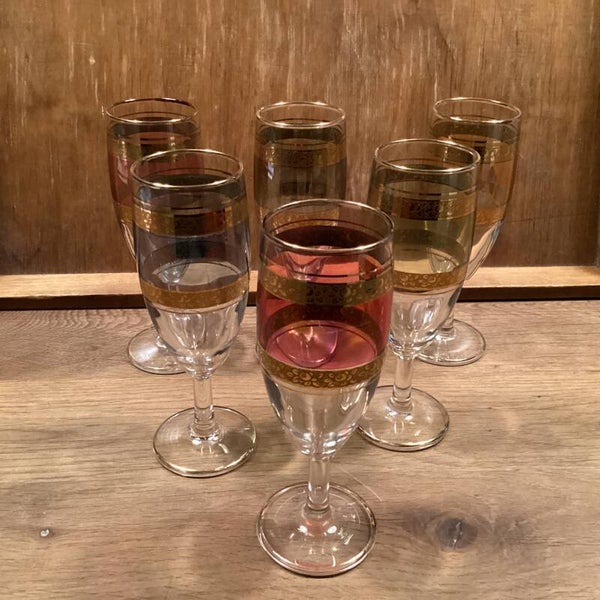 6 hoge antieke gekleurde wijnglazen met goudmotief
