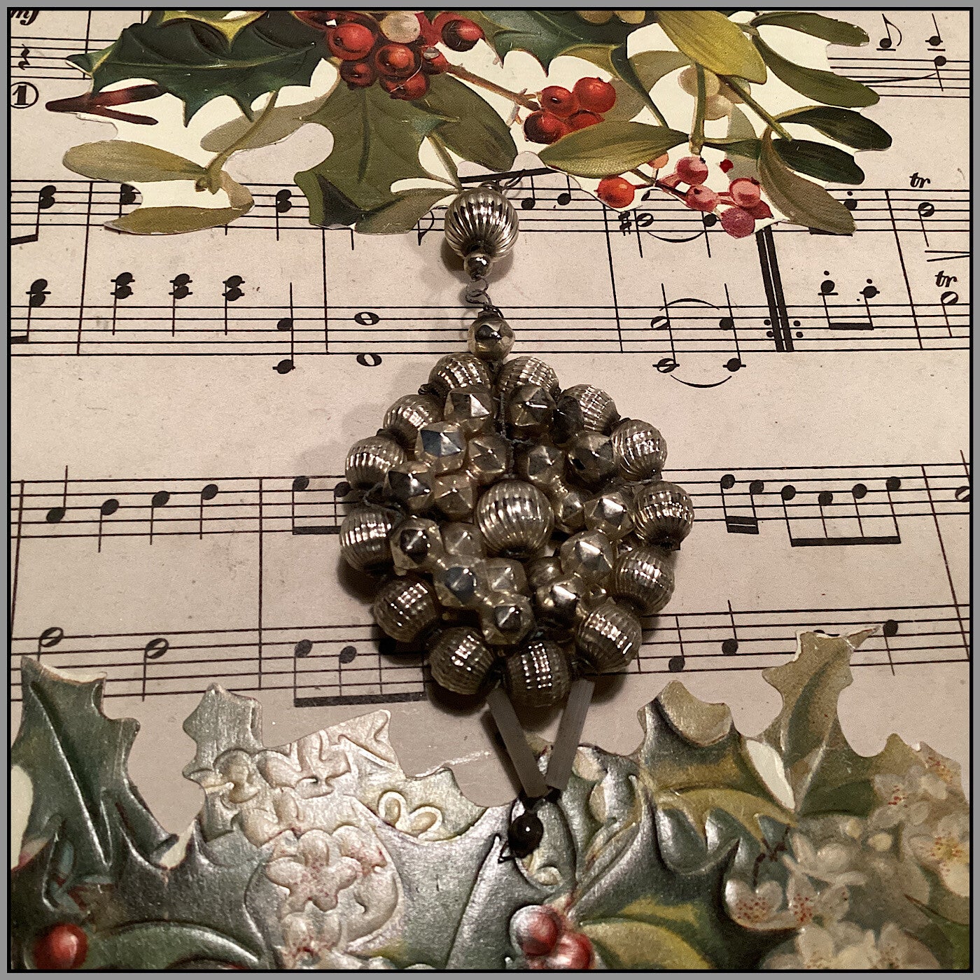 Antieke gablonzer wiebervormige en ronde geribbelde kralen 10 cm