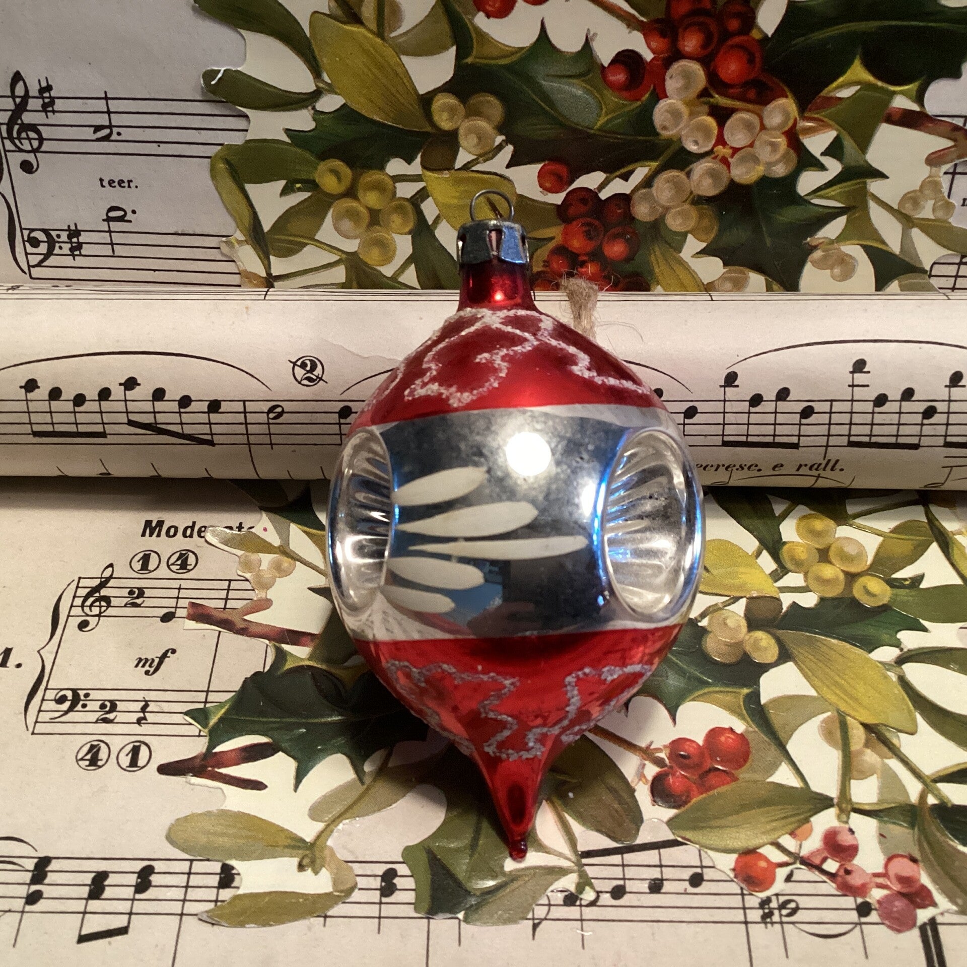 Antiek bolle deukbal pegel met 3 deuken, gesuikerd, 12 cm