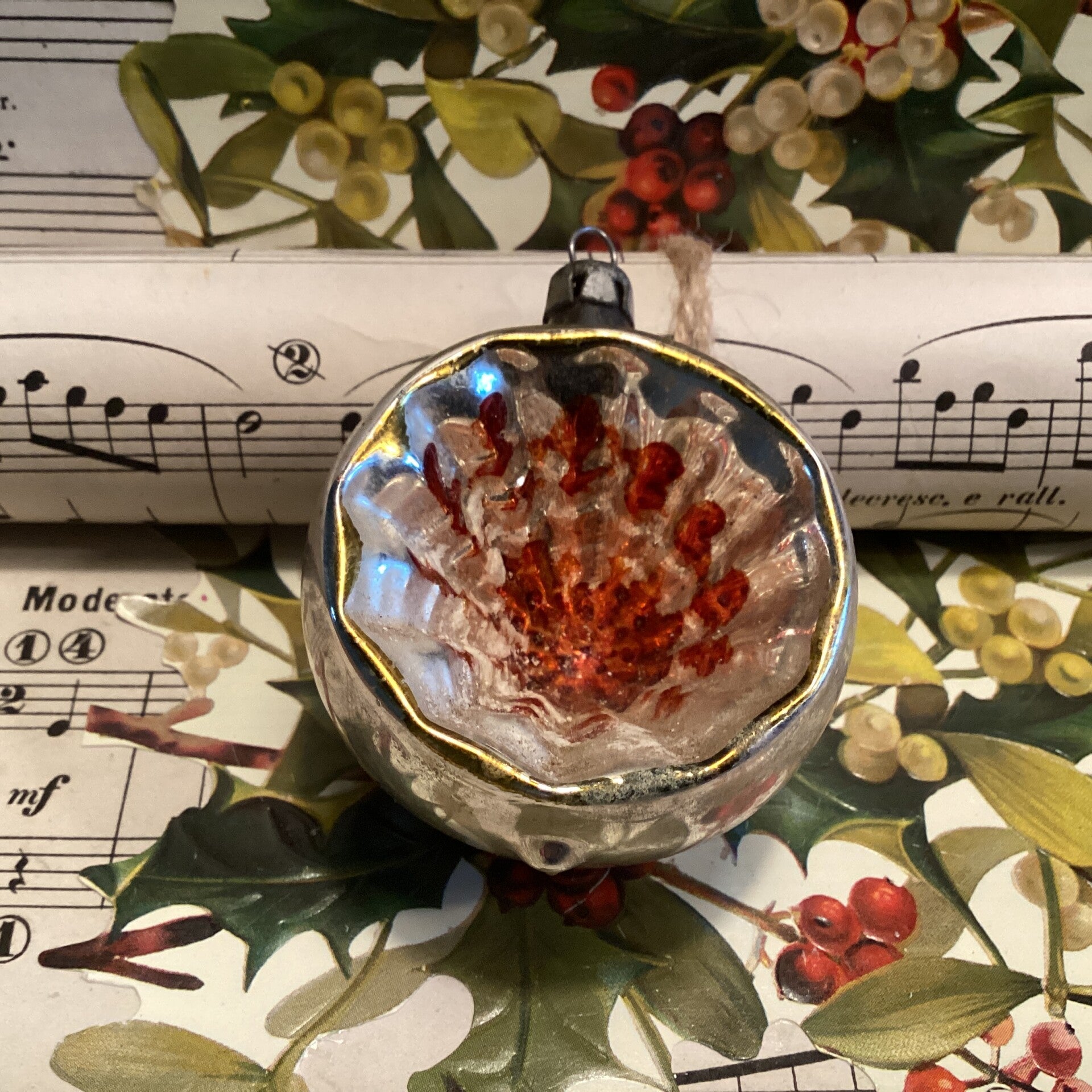 Antieke deukbal, groene rand, oranje kern, 6 cm