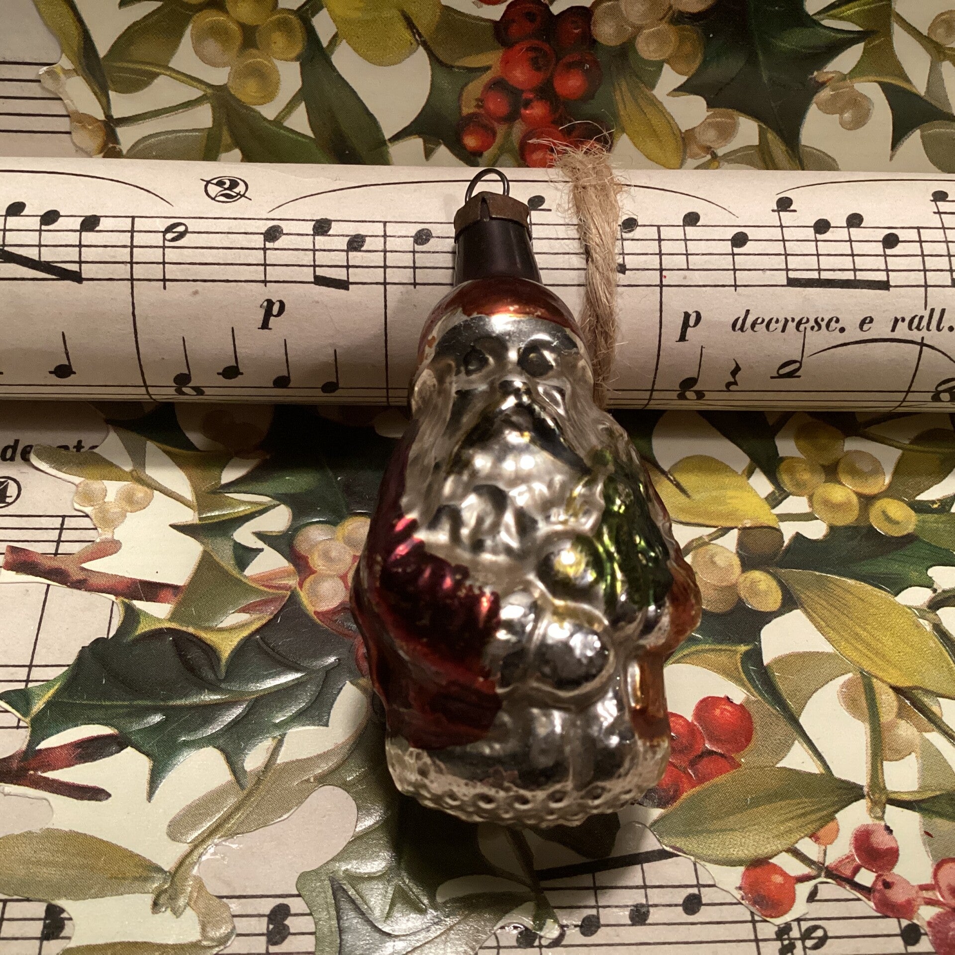 Antieke kerstman, bruin gewaxt, 6 cm