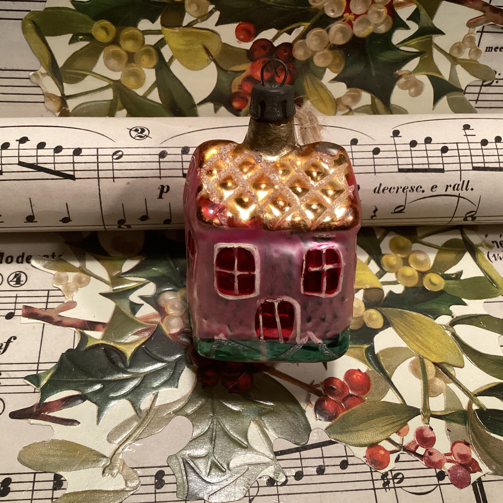 Antieke kerstbal huisje mooie kleuren