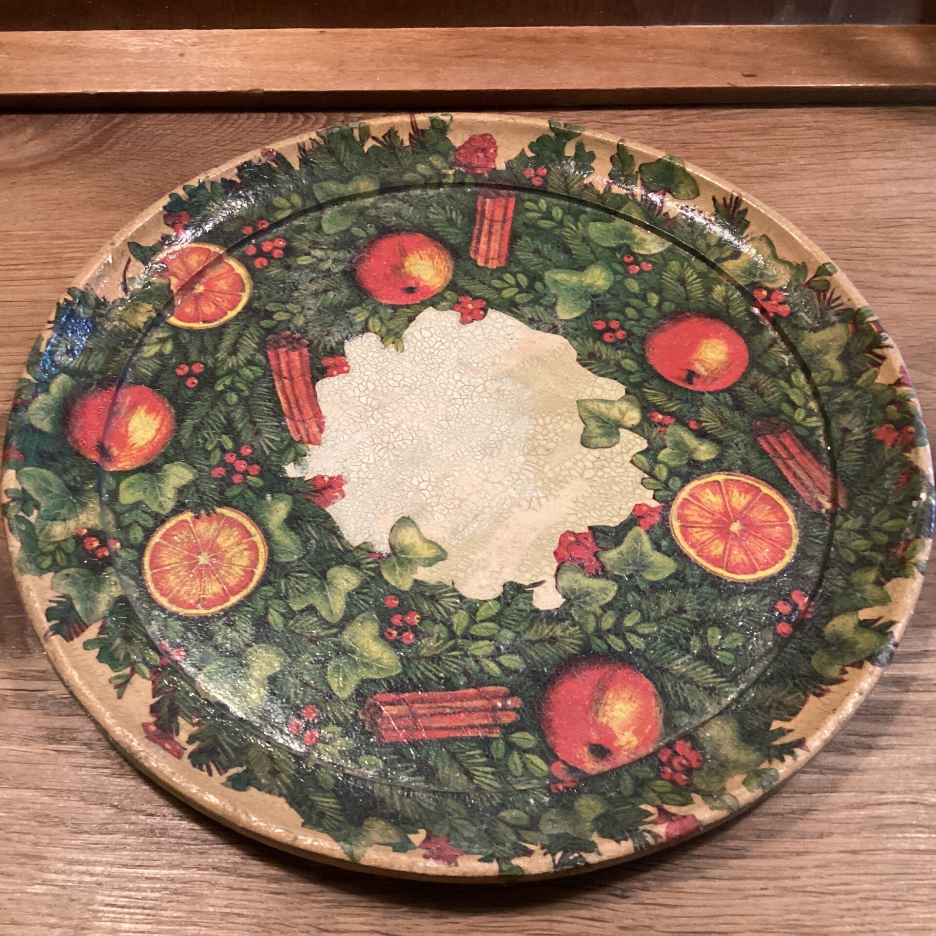 Vintage dienblad van hout 30 cm, mooie voorstelling craquelé vruchten, takjes, kaneelstokjes