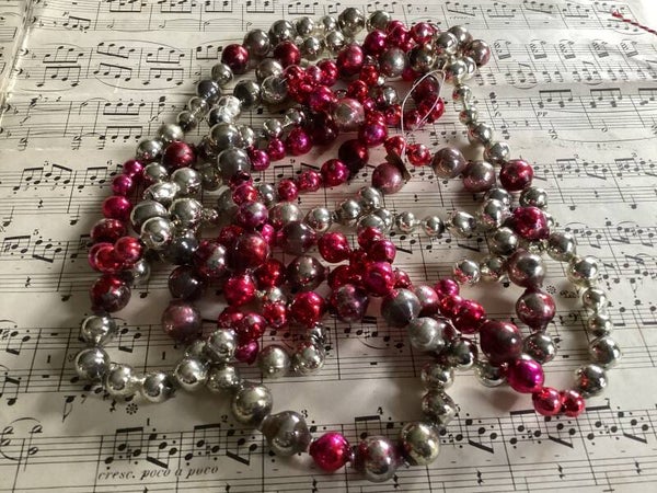 Kerstslinger van glas, enkele kraal, rood zilver, lengte  220 cm