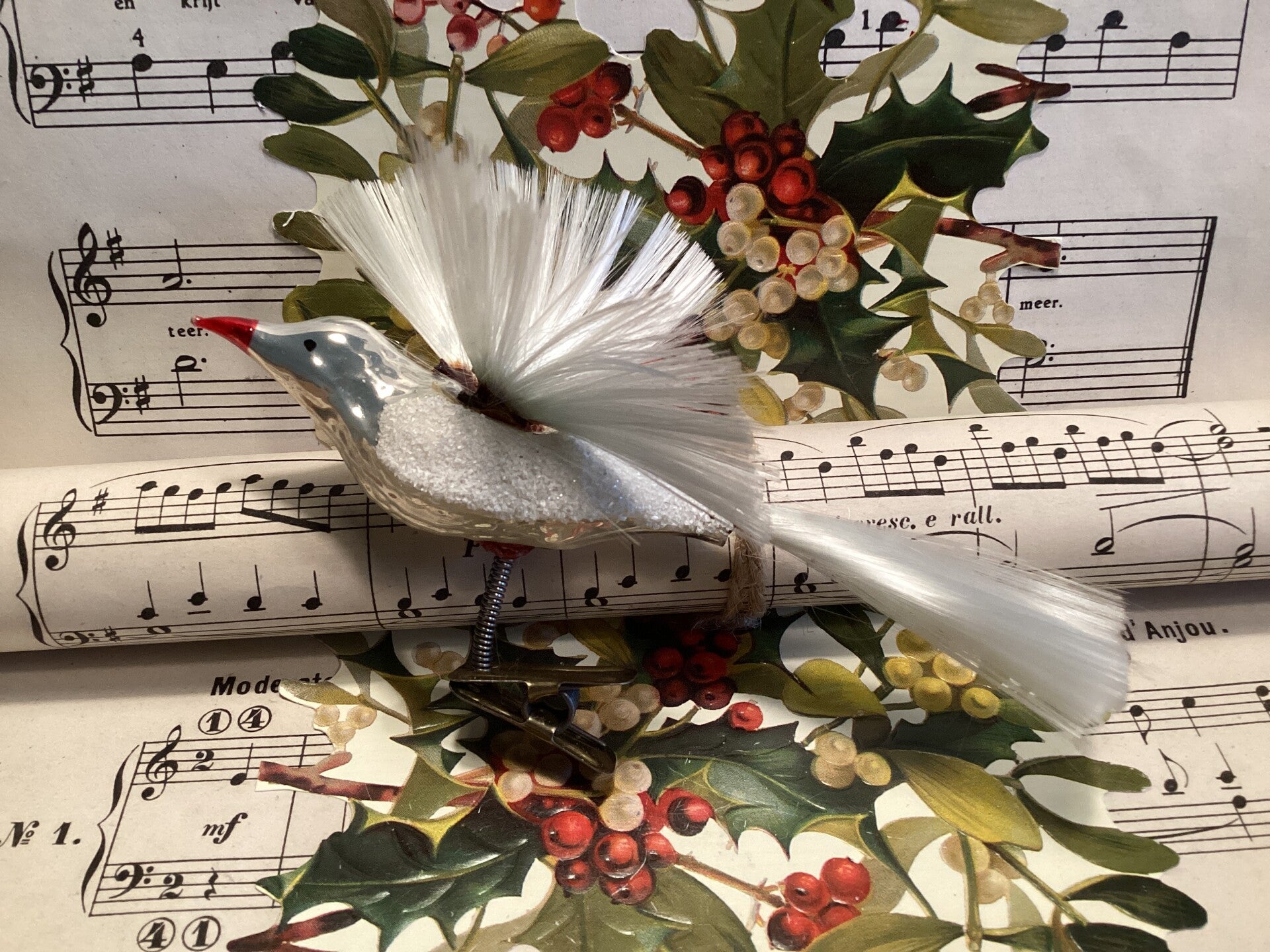 Antieke kerstbal kolibri vogel met fibervleugels en staart, melkwit, 13 cm