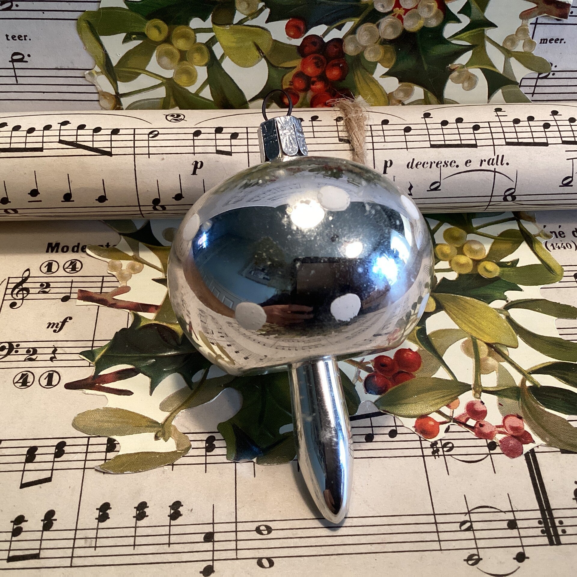 Antieke kerstbal paddenstoel zilver, witte stippen 8 cm