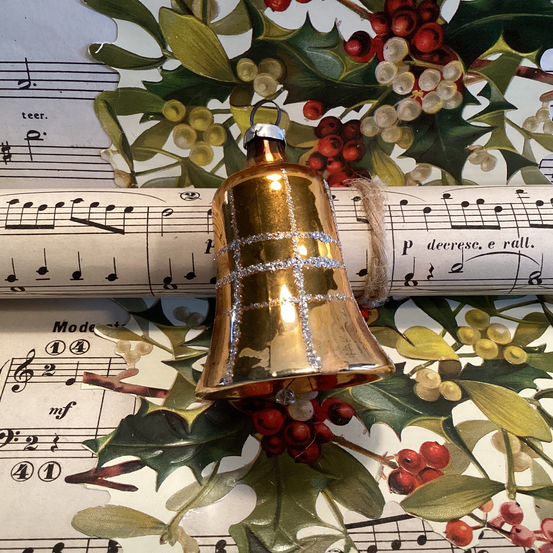 Antieke kerst klok met klepel, goud met zilveren randen, 7 cm