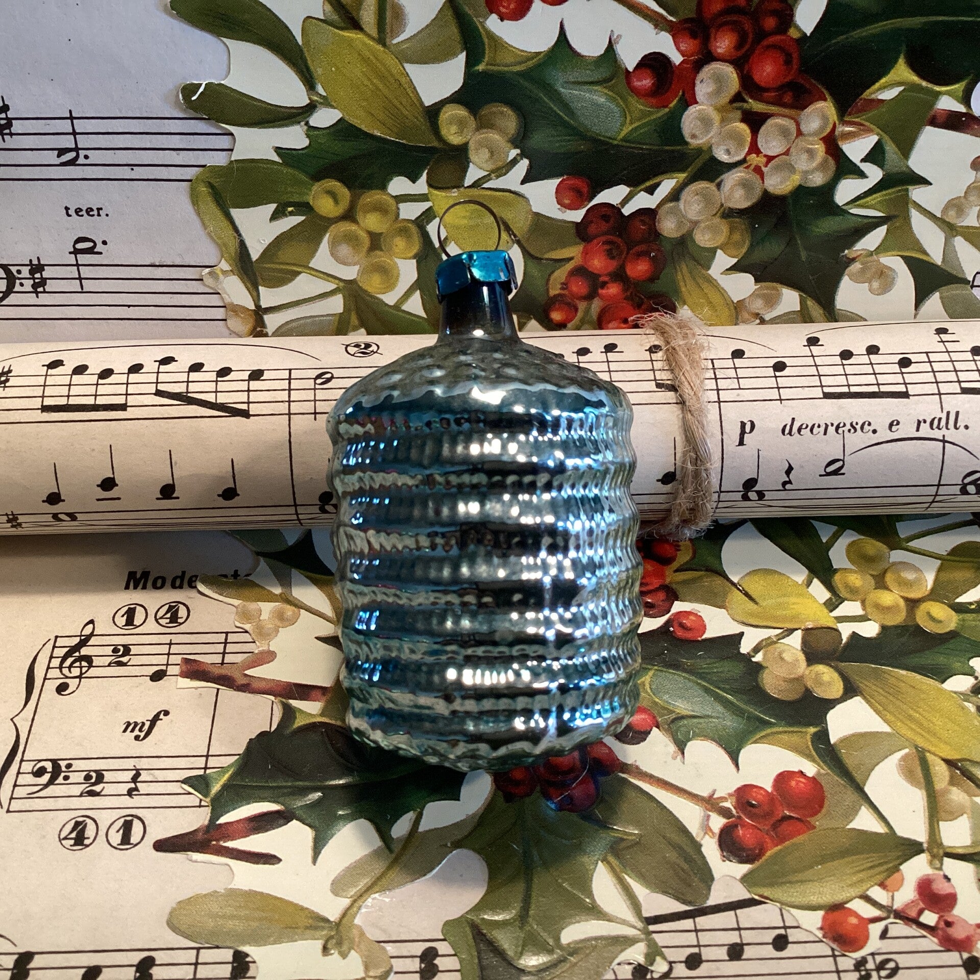 Antieke kerstbal lampin blauw grijs