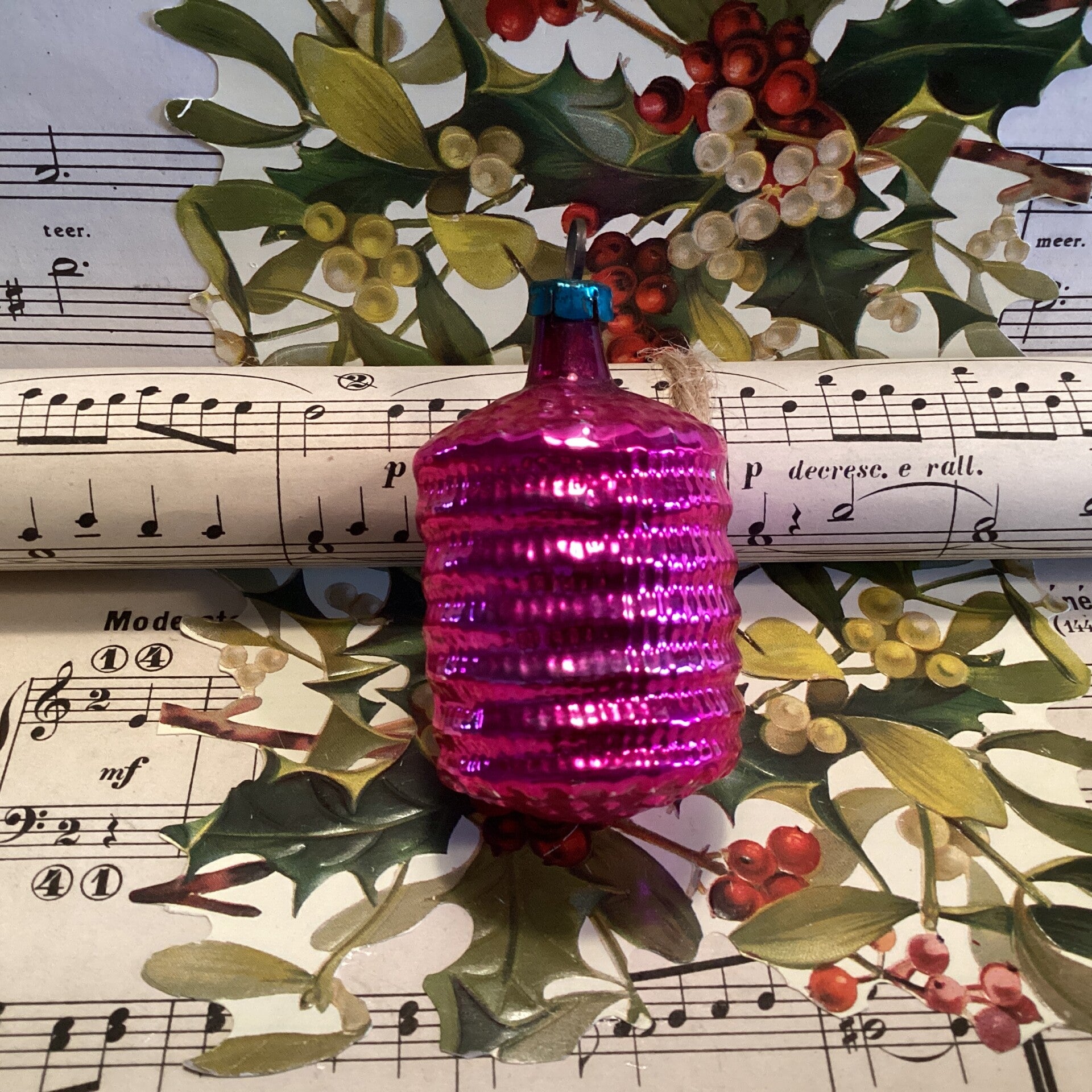 Antieke kerstbal lampion roze