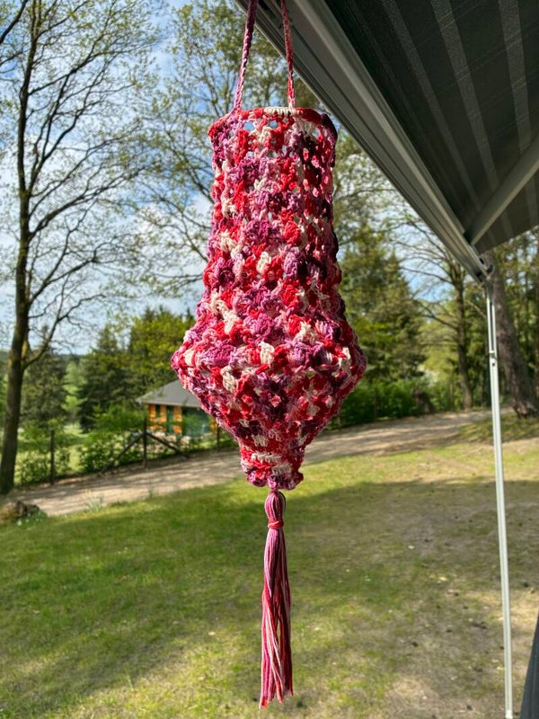 Zelfgehaakte kroonluchter compleet met ledsnoer op batterij roze gemeleerd 40 cm
