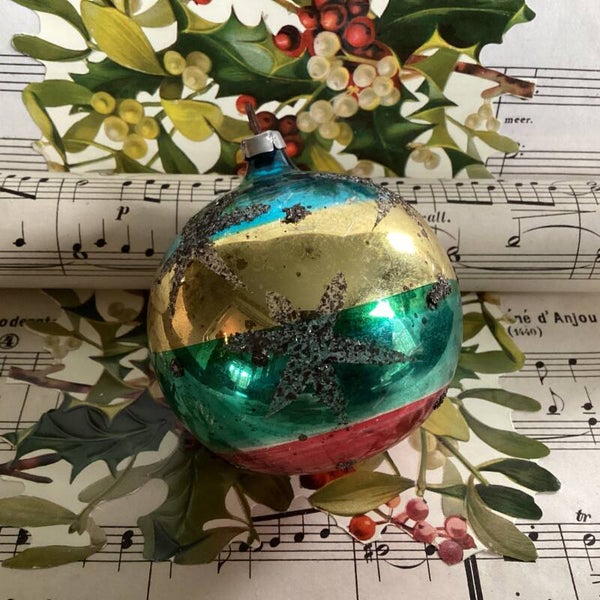 Mooie oude kerstbal met gekleurde randen en gesuikerde sterren 7 cm