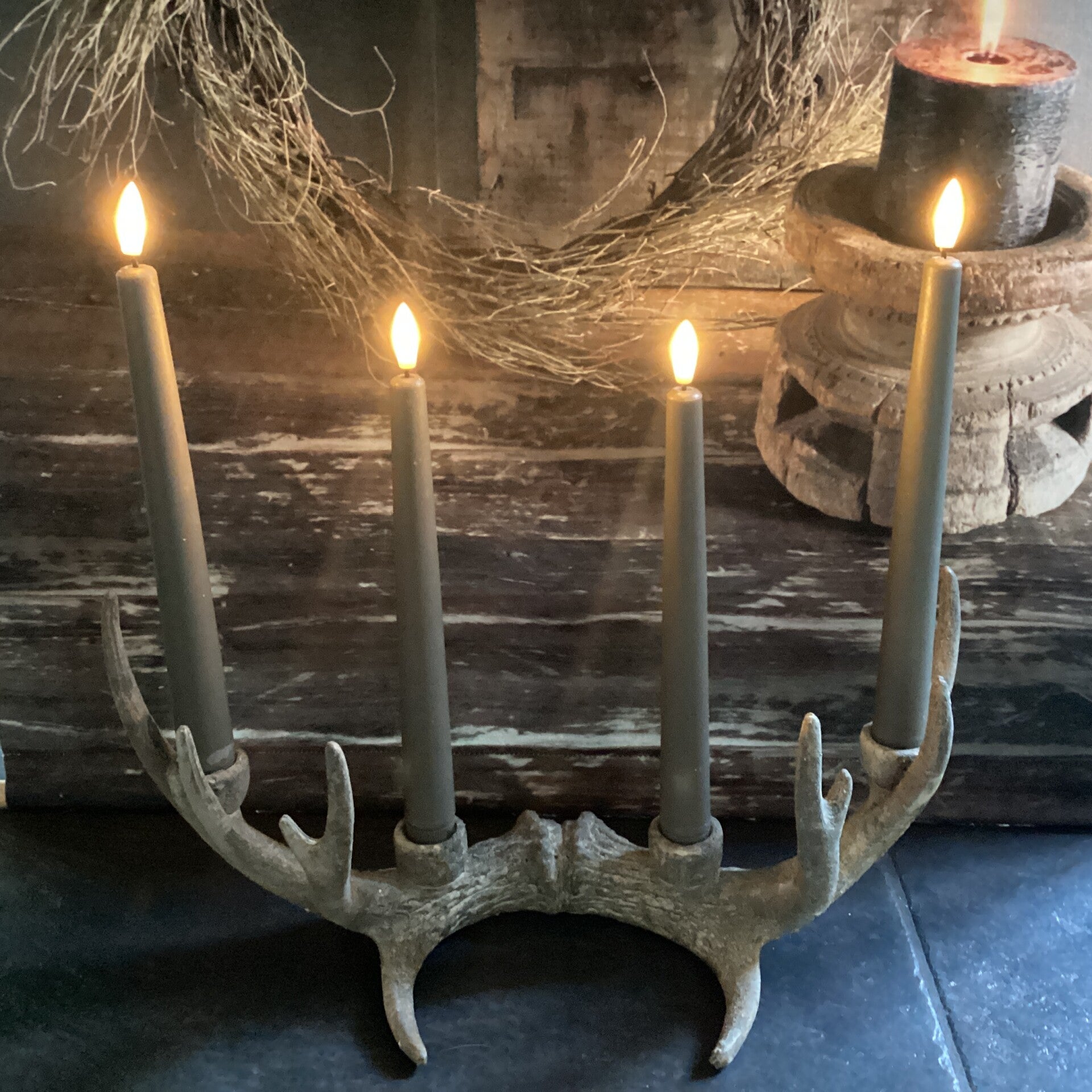 Kunst gewei met 4 ledkaarsen