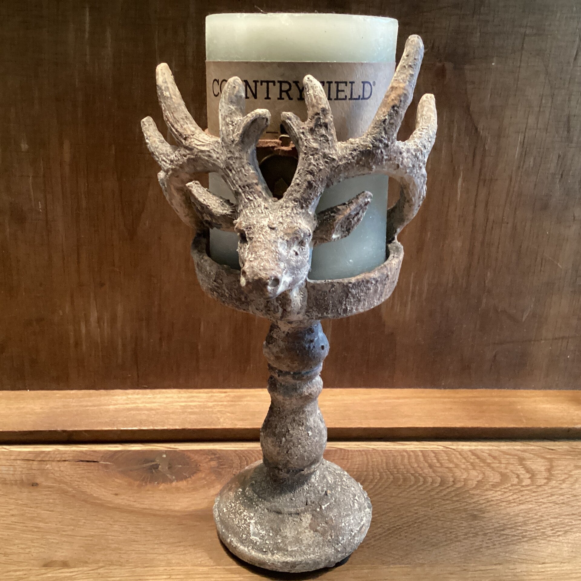 Kandelaar hert met gewei 14x14x24 cm incl.countryfield kaars