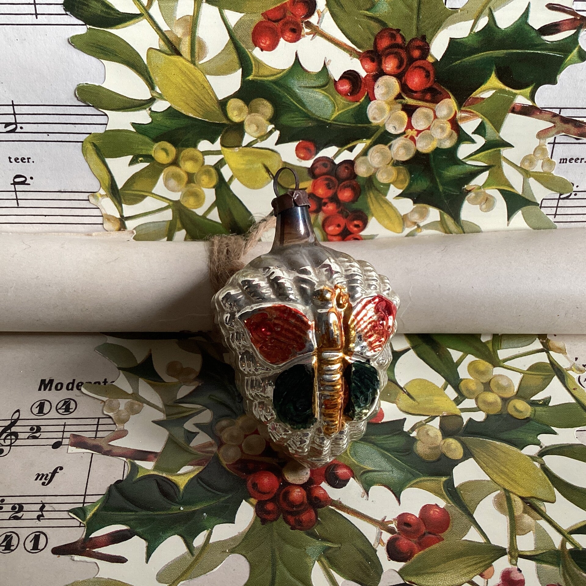 Antieke kerstbal vlinder andere zijde bloem