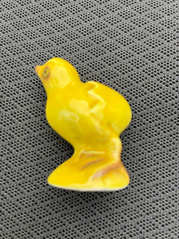 Goebel porselein kuiken uit ei, 3 cm