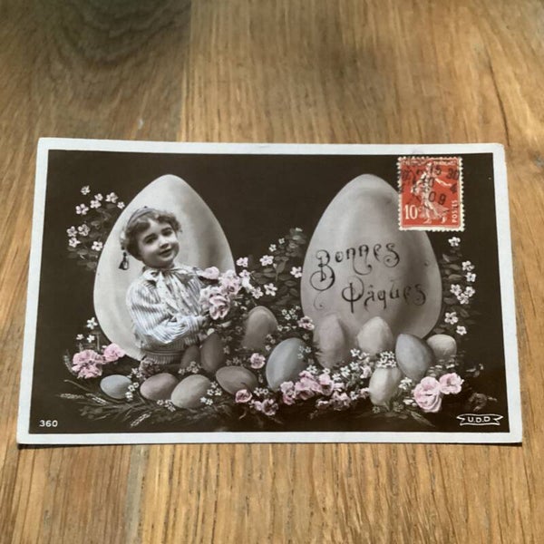 Antieke paaskaart met kind Uit 1909