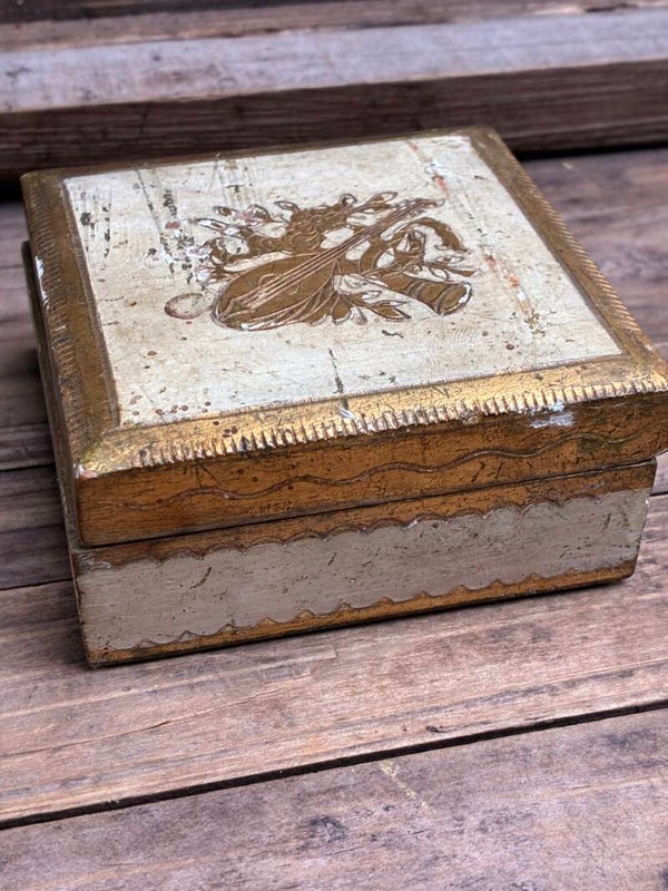 Italiaanse houten doosje 8x8x4 cm