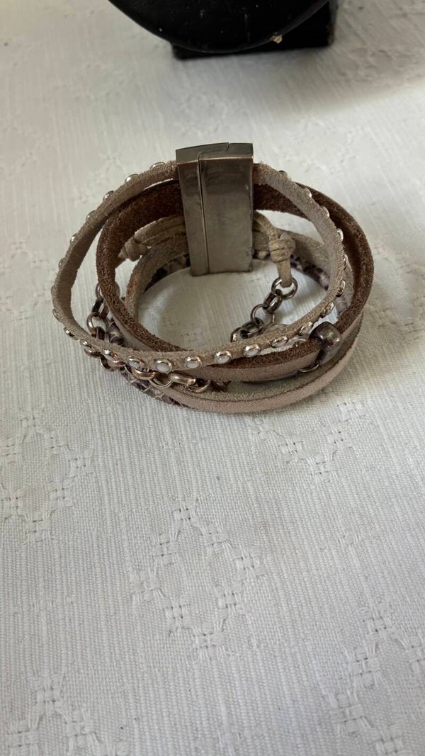 Mooie samengestelde armband met magneetsluiting, smalle pols