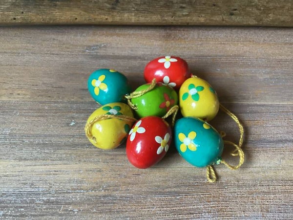 Set F met 7 houten paastakeitjes met bloemen 3 cm hoog