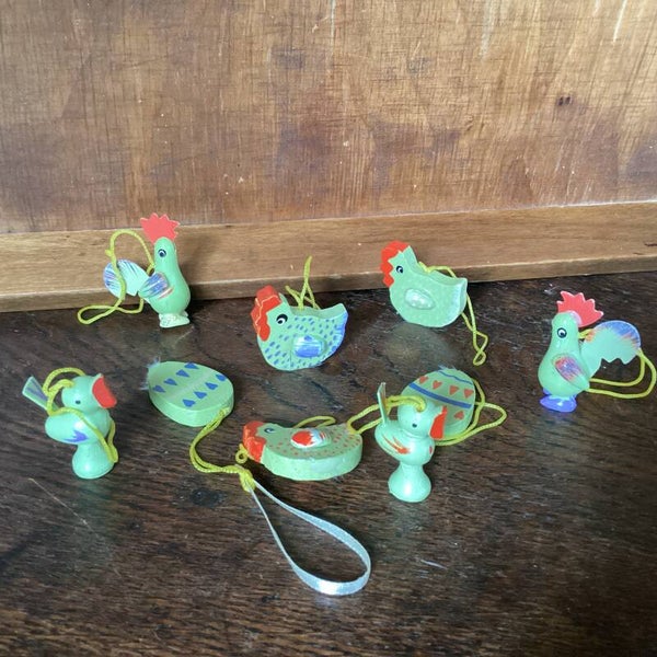 Set J met groen houten vintage paastakfiguren