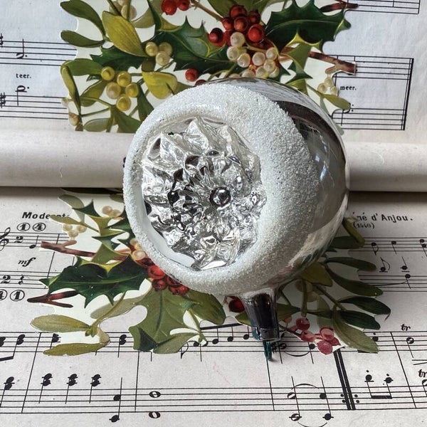 Antieke kerstbal deukbal 8 cm gesuikerde rand