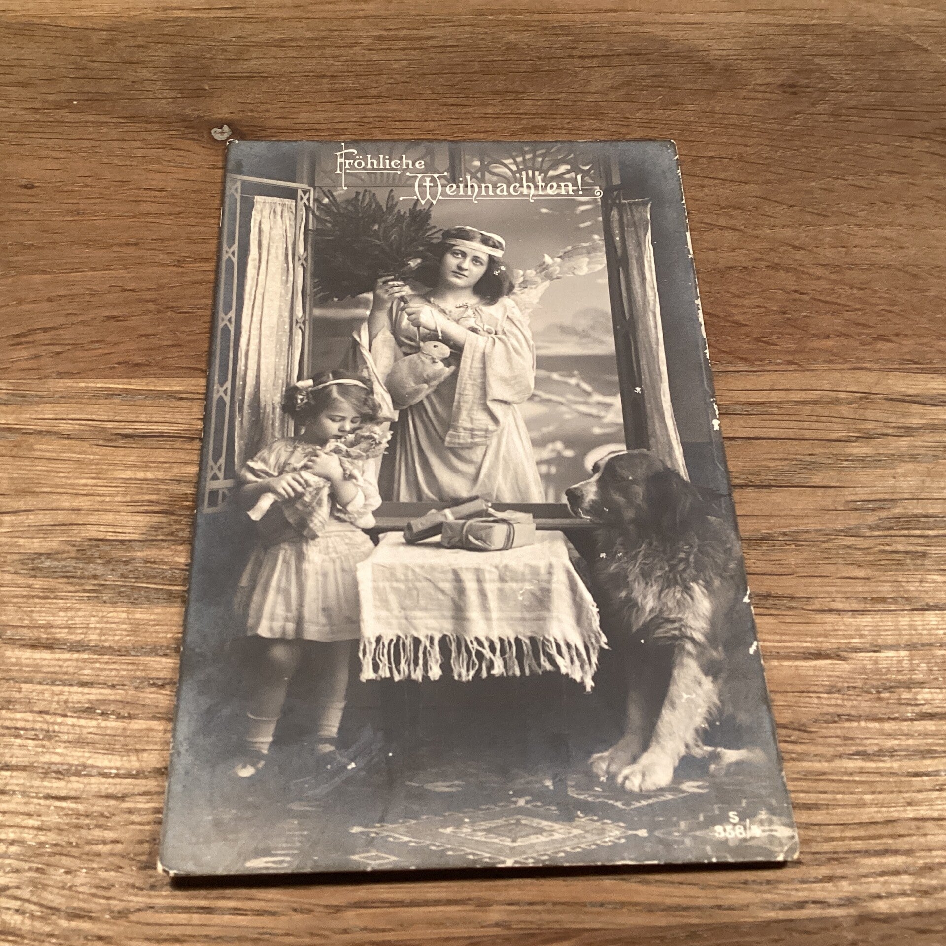 Antieke kerstkaart engelen kind en hond 1914