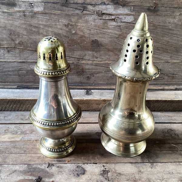 Verzilverde peper en zoutstrooier, 15 en 18 cm, beetje verpoetst