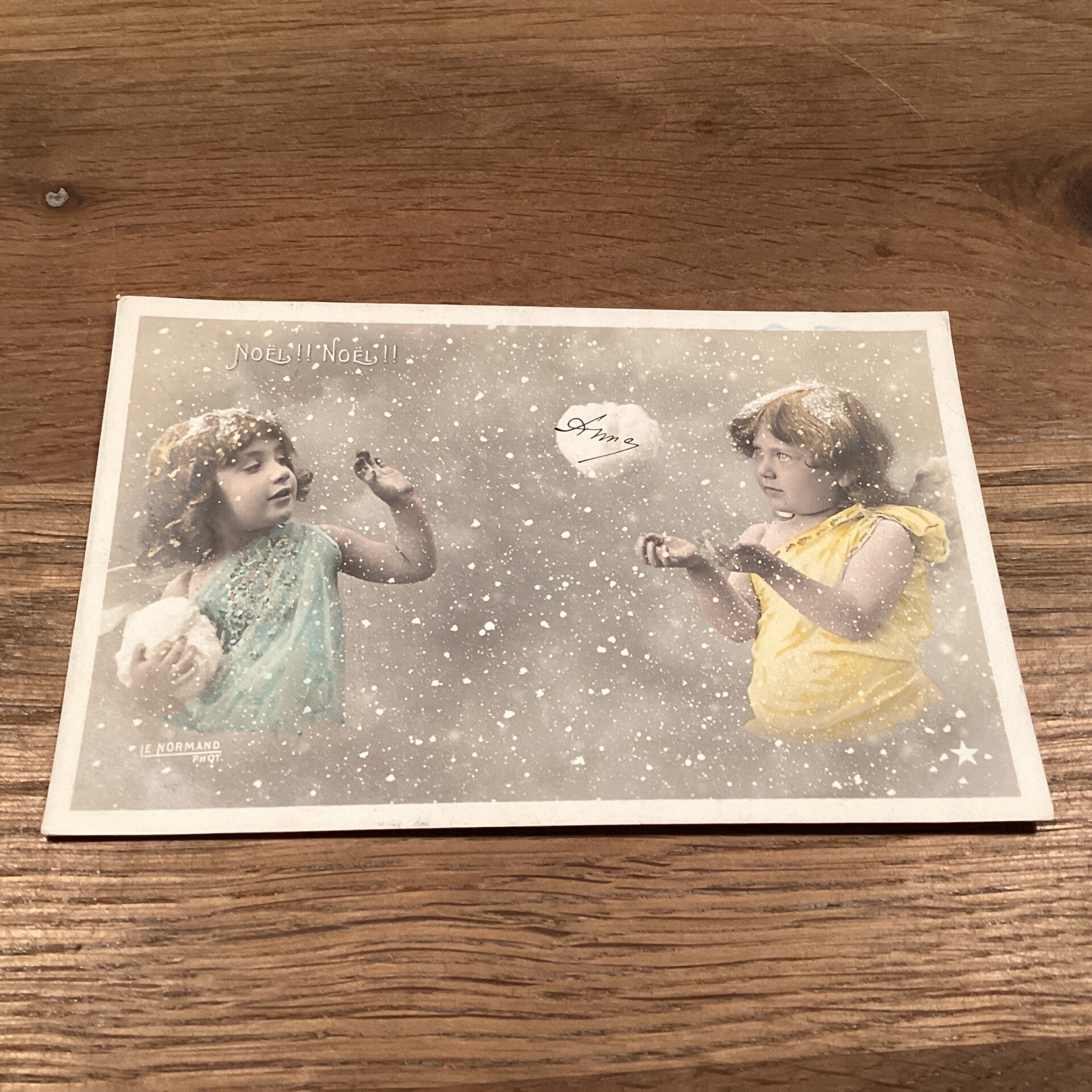 Antieke kerstkaart engelen kinderen sneeuw 1905