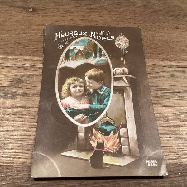 Antieke kerstkaart kinderen, poes bij haard, 1920