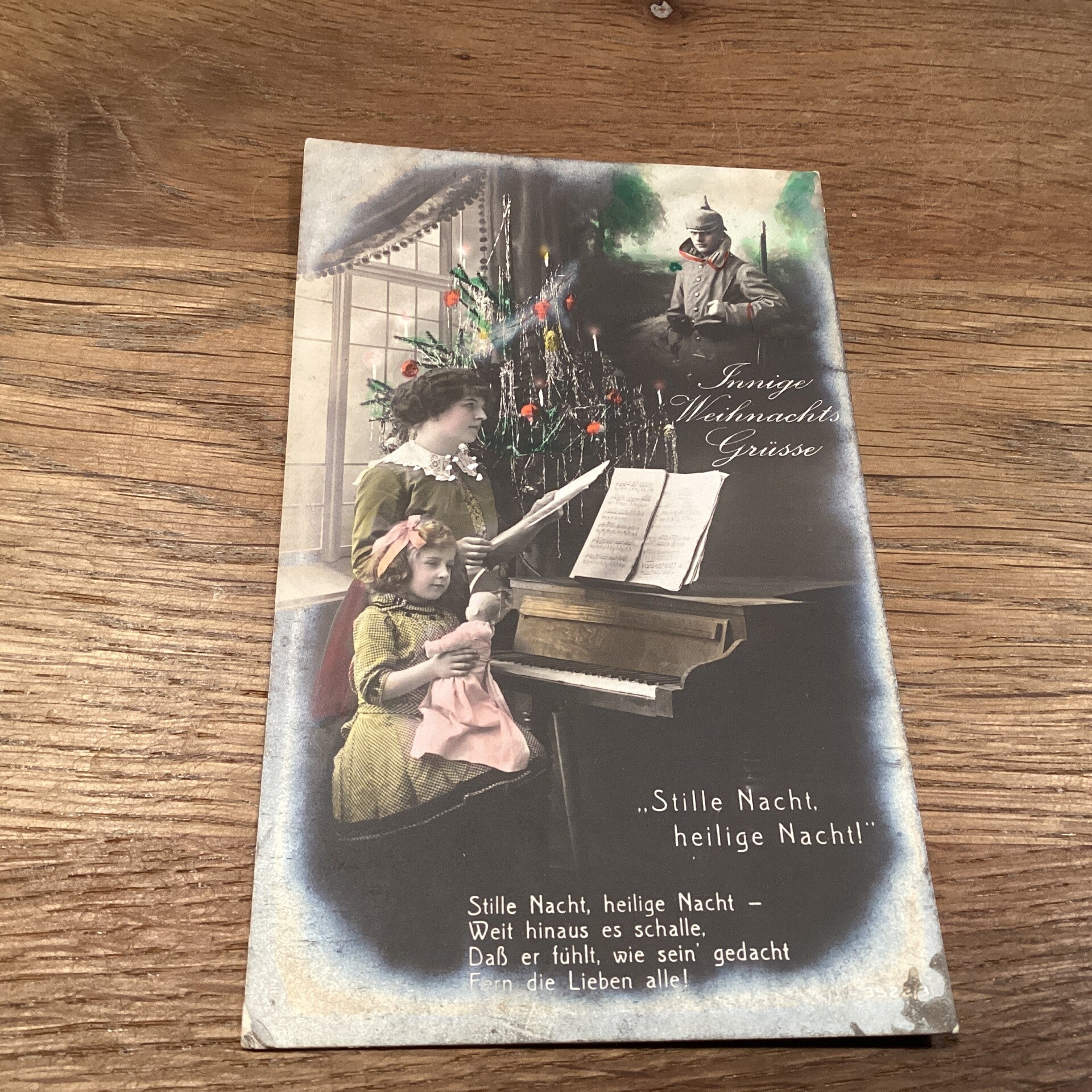 Antieke kerstkaart moeder en kind, vader soldaat, 1914