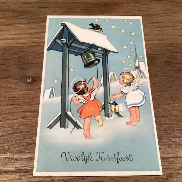 Antieke kerstkaart engelen luiden de klok, uit 1947