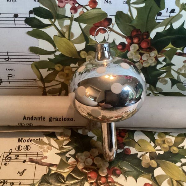 Antieke kerstbal paddenstoel zilver witte stippen 8 cm