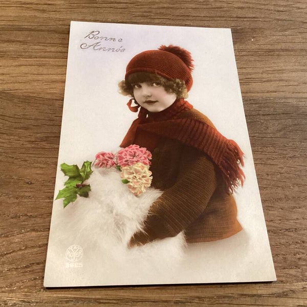 Antieke nieuwjaarskaart met lief meisje, begin 1900