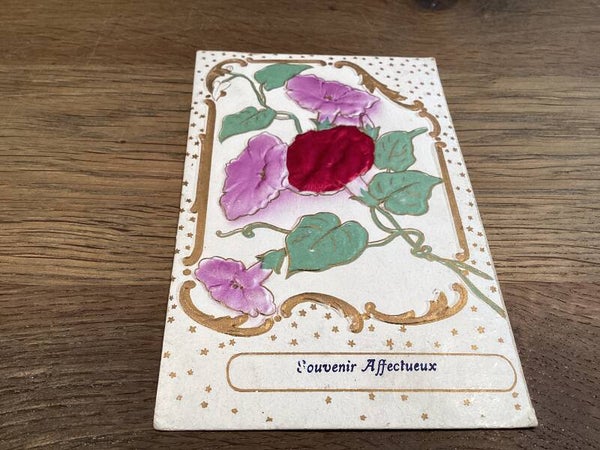 Antieke bloemenkaart in reliëf en stof, 1907