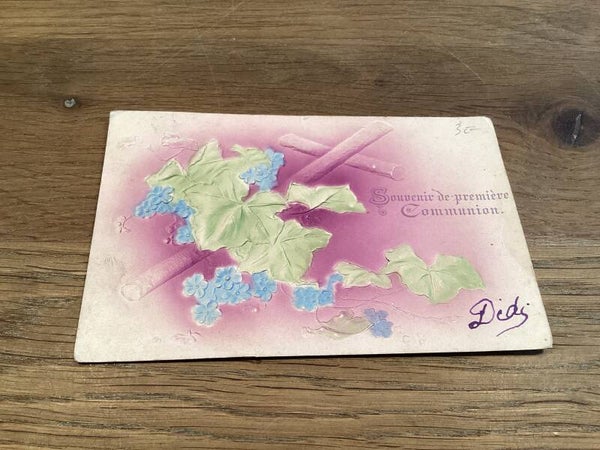 Antieke bloemenkaart in reliëf, 1910, communie