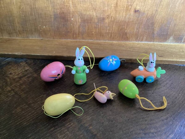 Set R met vintage houten paastakfiguren 2-5 cm