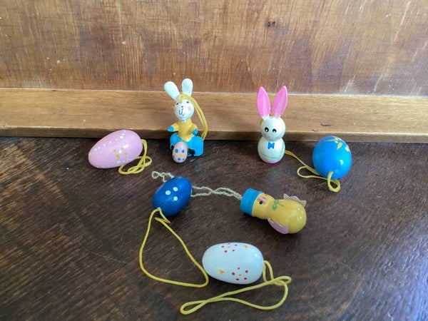 Set V met vintage houten paastakfiguren 2-5 cm