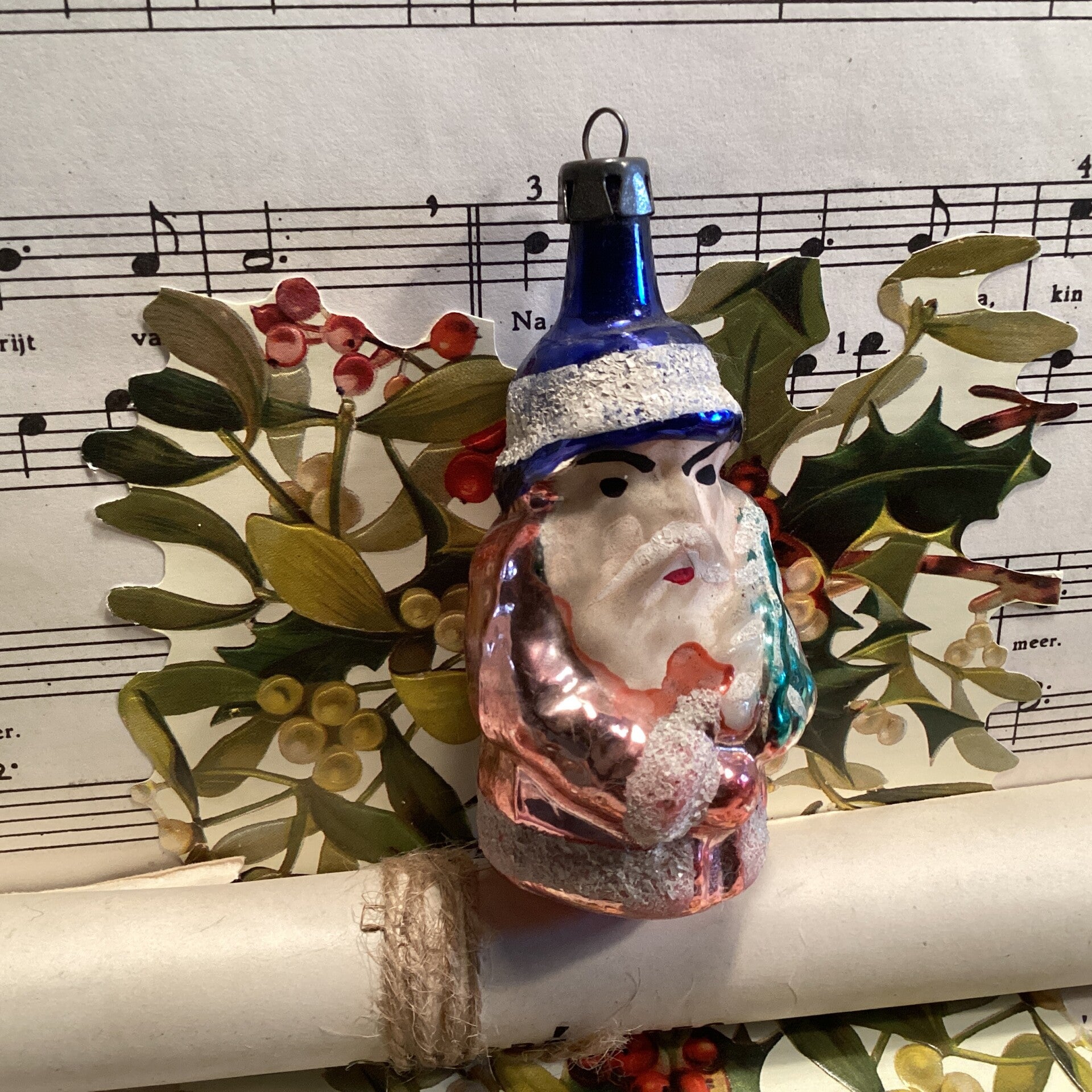 Antieke kerstman, gesuikerd, roze, blauw, groen, 9 cm