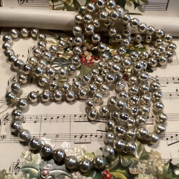 Kerstslinger van glas, zilver, enkele kraal, lengte 190 cm diam kraal 1 cm