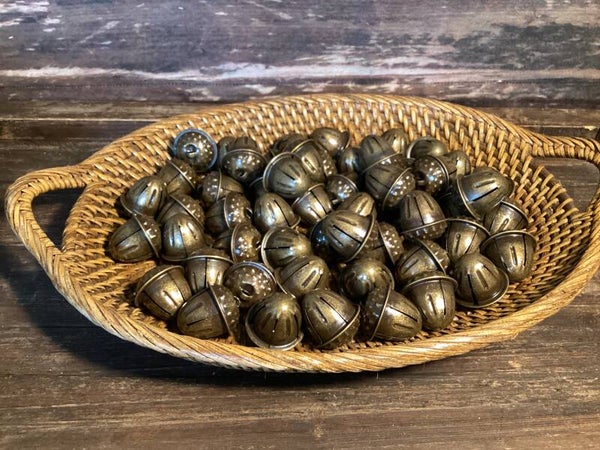 Metalen eikeltjes, met belletjes, 3 cm met ophanglus, per stuk