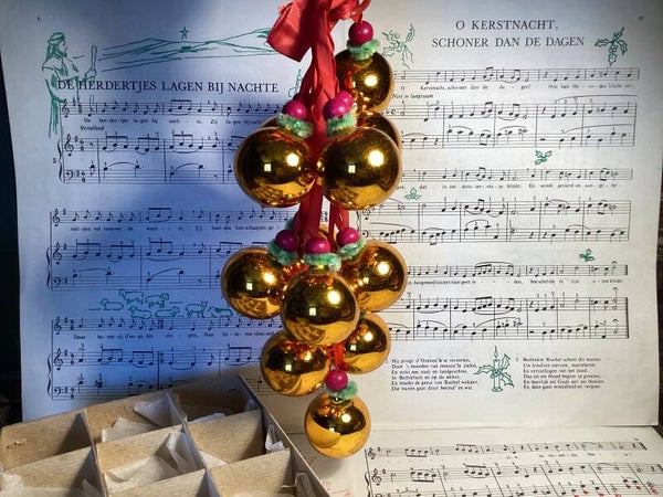 Vintage oude kerstbalhanger goudkleurig, 12 ballen, compleet in doos