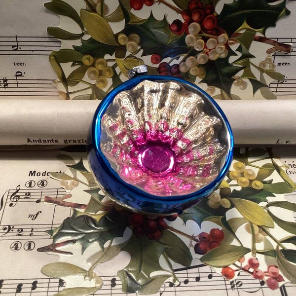 Antieke deukbal blauwe brede rand, roze kern, 7 cm