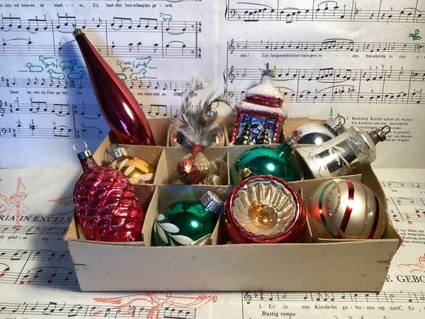 Verzameldoos nr. 29. Met 12 glazen kerstbalfiguren
