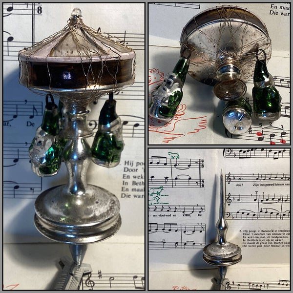 Antieke kerstbal carrousel met 3 groene kerstmannen bestaat uit 2 delen, 14 cm