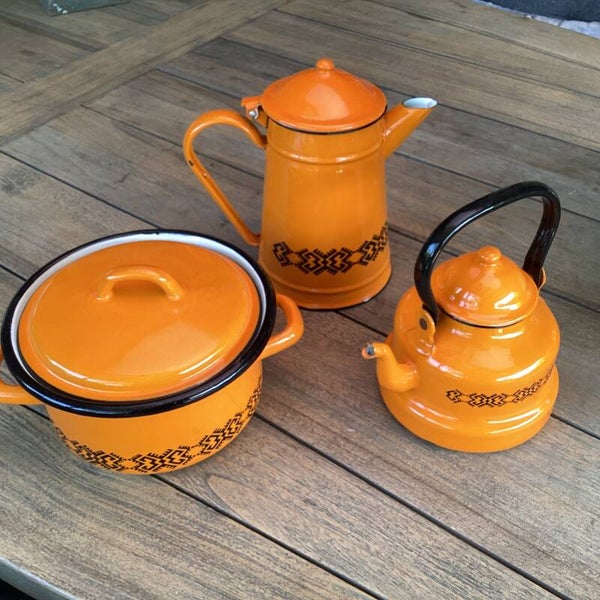 Set van 3 oranje emaille theepot, koffiepot en pan