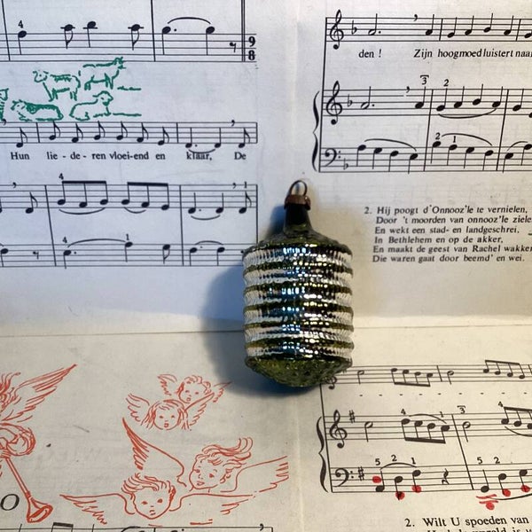 Antieke kerstballampion klassiek model groen zilver