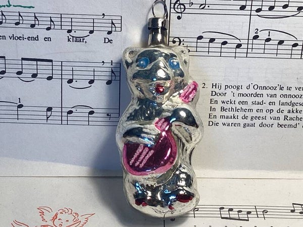 Oude kerstbal beertje met banjo