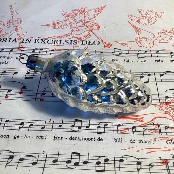 Antieke dennenappel van zilver glas, 9 cm