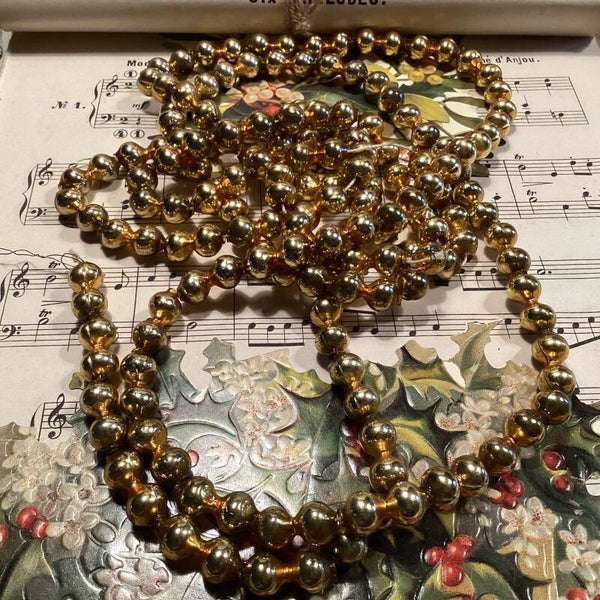 Antieke kerstslingers van glas gouden dubbele kraal, diam. 1,0 cm 1.90 meter.