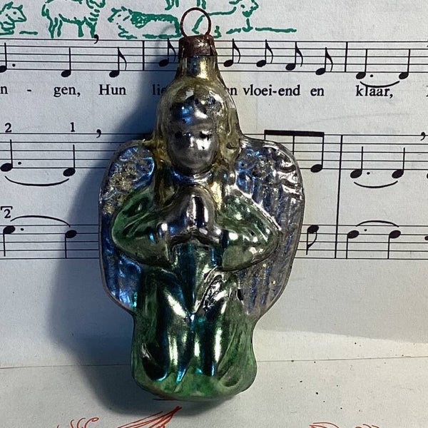 Oude kerstbal engel 9 cm groen gewaxt